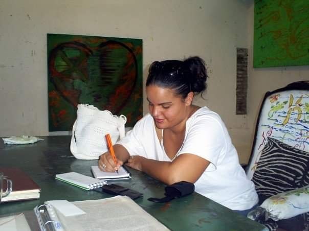 Detrás de cámaras — tomando notas en proceso de investigación